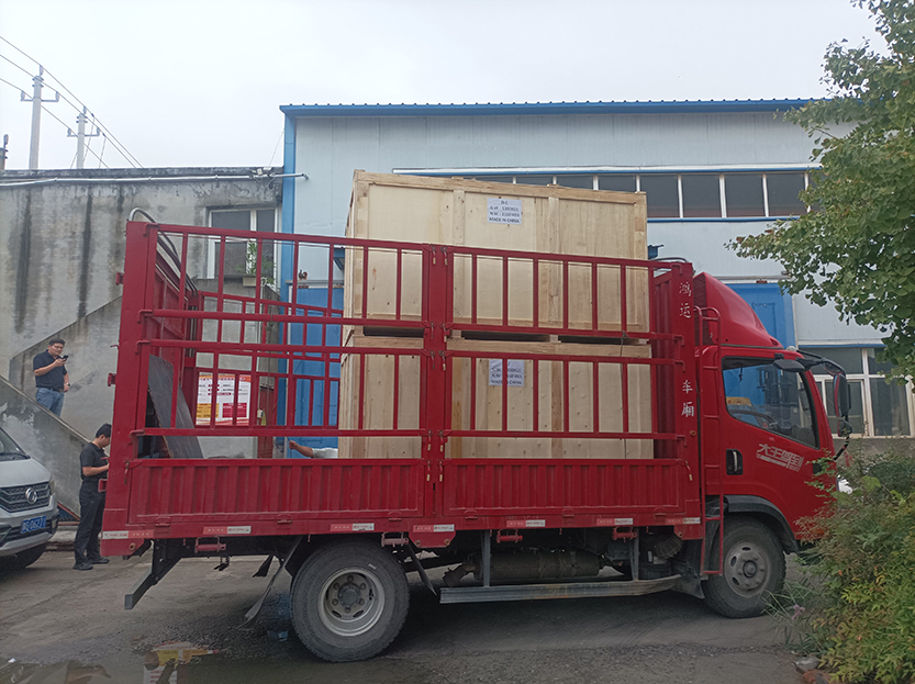 2臺(tái)定制直線(xiàn)篩出口非洲